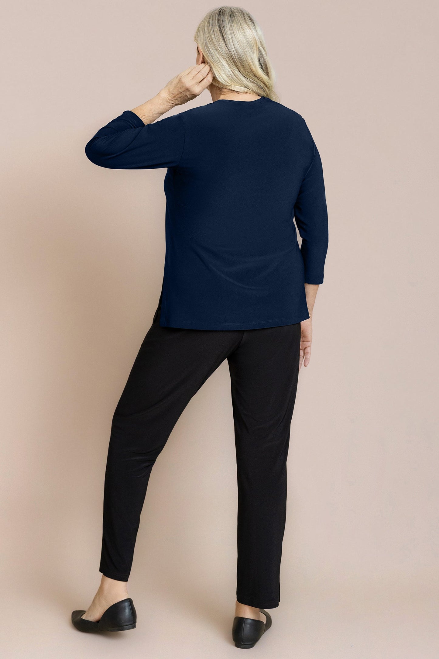 Go To Narrow V-Neck Top 3/4 Sleeve
