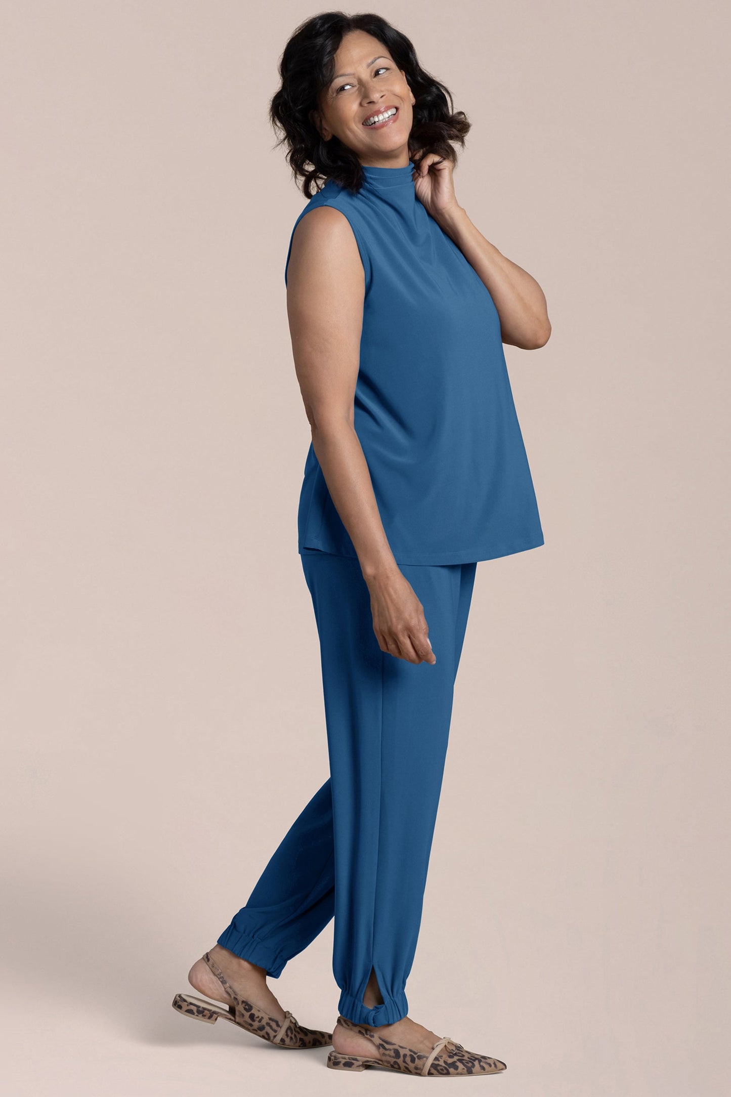 Sleeveless Echo Mock Neck Top